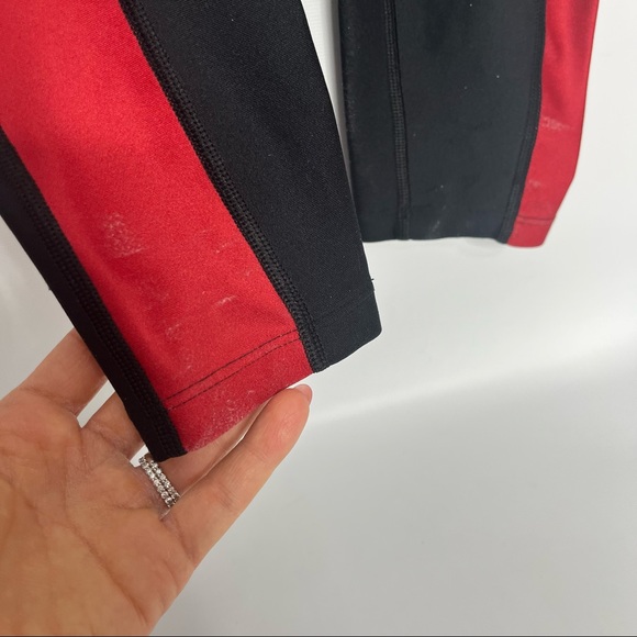 28) Under Armour Black & Red Wisconsin Badger Athletic Workout Tights Legging XS - Picture 7 of 12